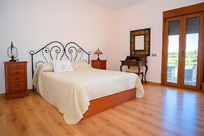 Luxe 2 BR with Jetted Tub and Pool