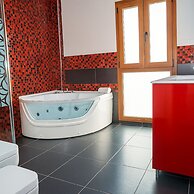 Luxe 2 BR with Jetted Tub and Pool