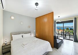 PEARL STUDIO NIKIANA