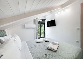 Endless Blue Maisonette