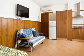 Coastal Chic Stay Near Beach