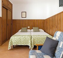 Coastal Chic Stay Near Beach