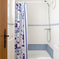 Coastal Chic Stay Near Beach
