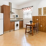 Coastal Chic Stay Near Beach