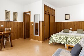 Coastal Chic Stay Near Beach