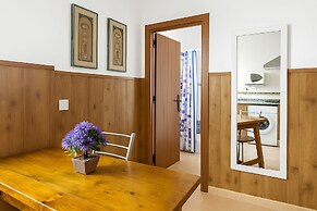 Coastal Chic Stay Near Beach