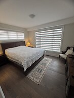 Modern Muskoka Cottage with Lake Views