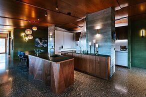 The Boulders Retreat - Luxury Lake Views