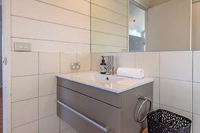 Matai Cottage in Oneroa with Sea Views