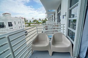 Private Apartment at the Congress