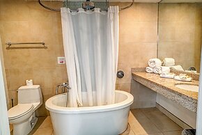 Private Apartment at the Congress