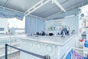 Private Apartment at the Congress