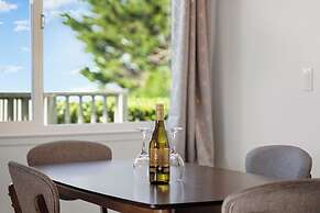 Charming 2BR Coastal Getaway in Pacifica
