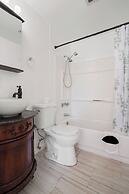 Charming 2BR Coastal Getaway in Pacifica