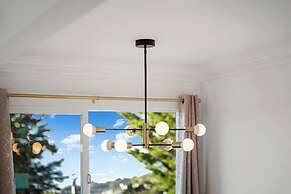 Charming 2BR Coastal Getaway in Pacifica