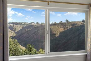 Charming 2BR Coastal Getaway in Pacifica