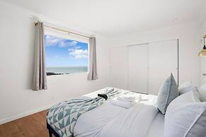 Charming 2BR Coastal Getaway in Pacifica