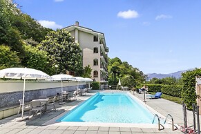 Elegant Panorama Lake View With Pool