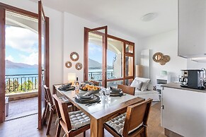 Elegant Panorama Lake View With Pool