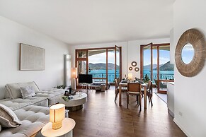 Elegant Panorama Lake View With Pool