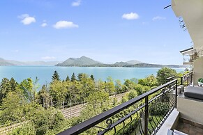 Elegant Panorama Lake View With Pool