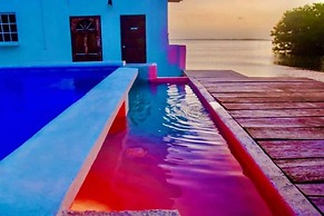 Poolside Seaview Studio w Pool & Deck Near Airport