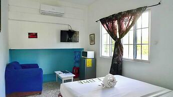 Poolside Seaview Studio w Pool & Deck Near Airport