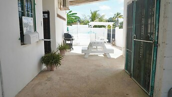 Poolside Seaview Studio w Pool & Deck Near Airport