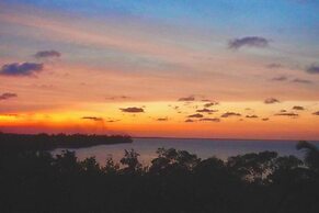 Poolside Seaview Studio w Pool & Deck Near Airport