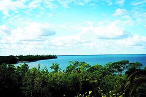 Poolside Seaview Studio w Pool & Deck Near Airport