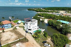 Poolside Seaview Studio w Pool & Deck Near Airport