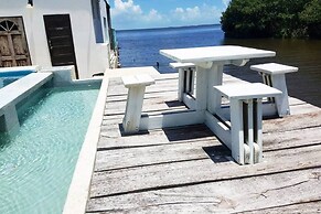 Poolside Seaview Studio w Pool & Deck Near Airport