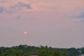 Poolside Seaview Studio w Pool & Deck Near Airport