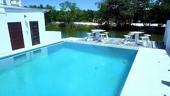 Sea & Garden View 2-bed Studio w Pool &deck, 1stfl