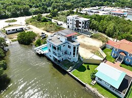 Sea & Garden View 2-bed Studio w Pool &deck, 1stfl