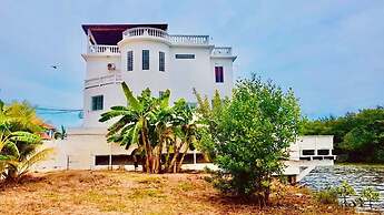 Sea & Garden View 2-bed Studio w Pool &deck, 1stfl