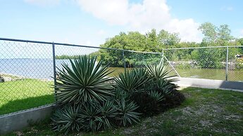 Sea & Garden View 2-bed Studio w Pool &deck, 1stfl