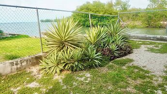 Sea & Garden View 2-bed Studio w Pool &deck, 1stfl