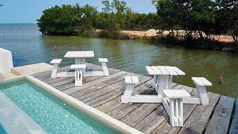 Sea & Garden View 2-bed Studio w Pool &deck, 1stfl