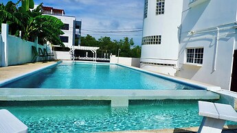 Sea & Pool View 2BR Waterside Apt w Balcony & Pool