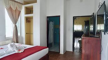 Sea & Pool View 2BR Waterside Apt w Balcony & Pool