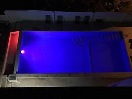 Sea & Pool View 2BR Waterside Apt w Balcony & Pool