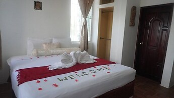 Sea & Pool View 2BR Waterside Apt w Balcony & Pool