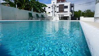 Sea & Pool View 2BR Waterside Apt w Balcony & Pool