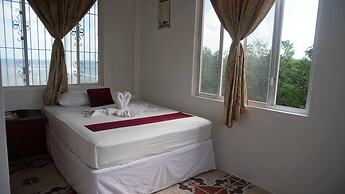 Sea & Pool View 2BR Waterside Apt w Balcony & Pool