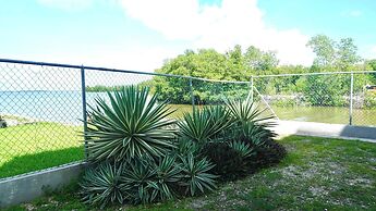 Sea & Pool View 2BR Waterside Apt w Balcony & Pool