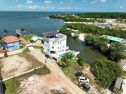 Seaview Deluxe Studio w Kitchenette, Balcony &pool