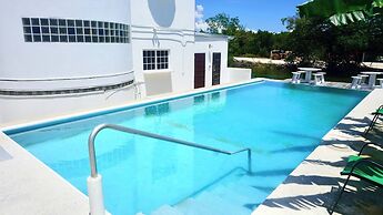 Seaview Deluxe Studio w Kitchenette, Balcony &pool