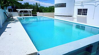 Seaview Deluxe Studio w Kitchenette, Balcony &pool