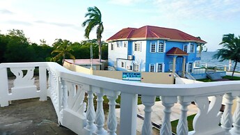 Seaview Deluxe Studio w Kitchenette, Balcony &pool